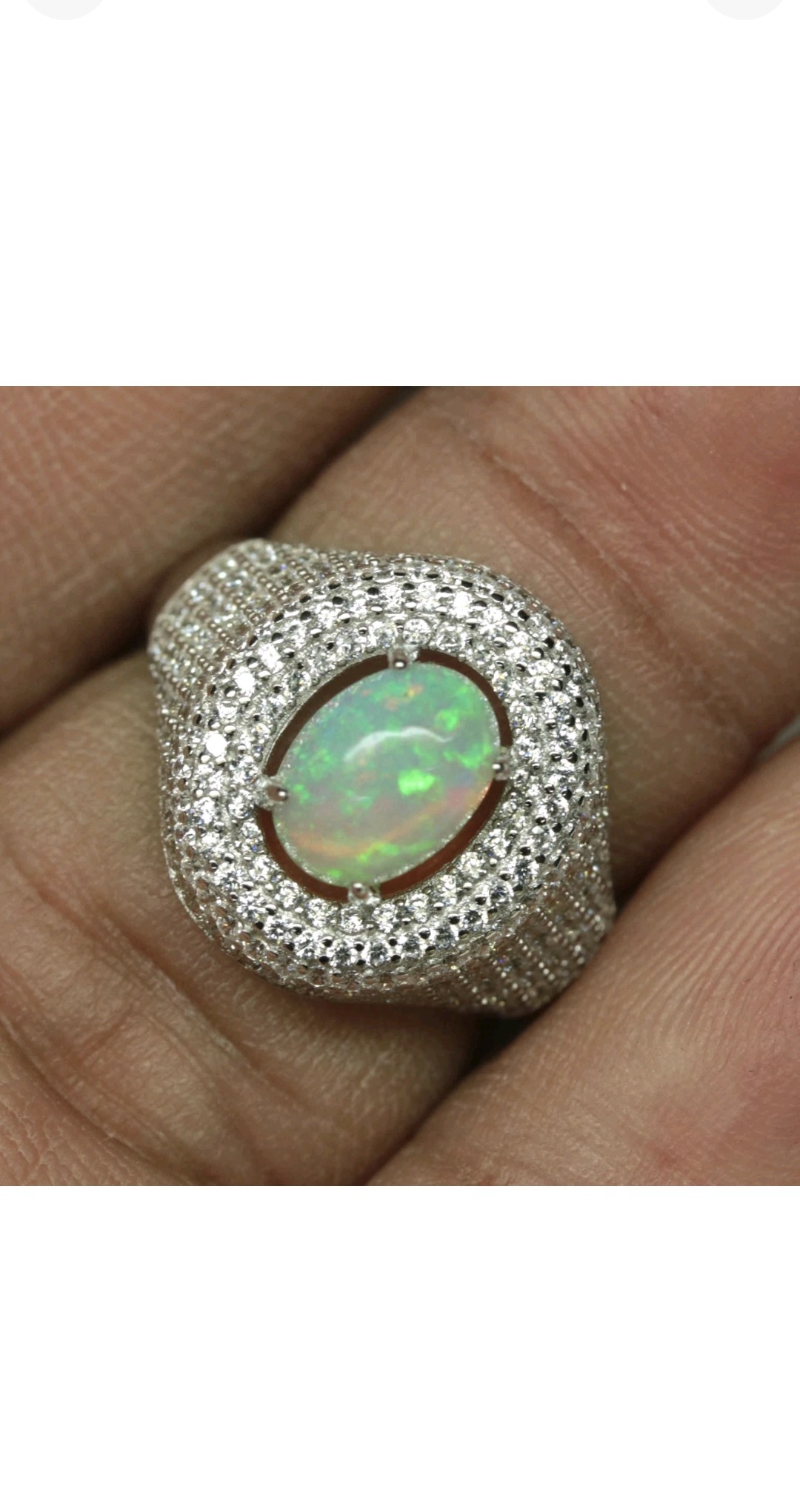 Top glam rainbow Opal ring white gold